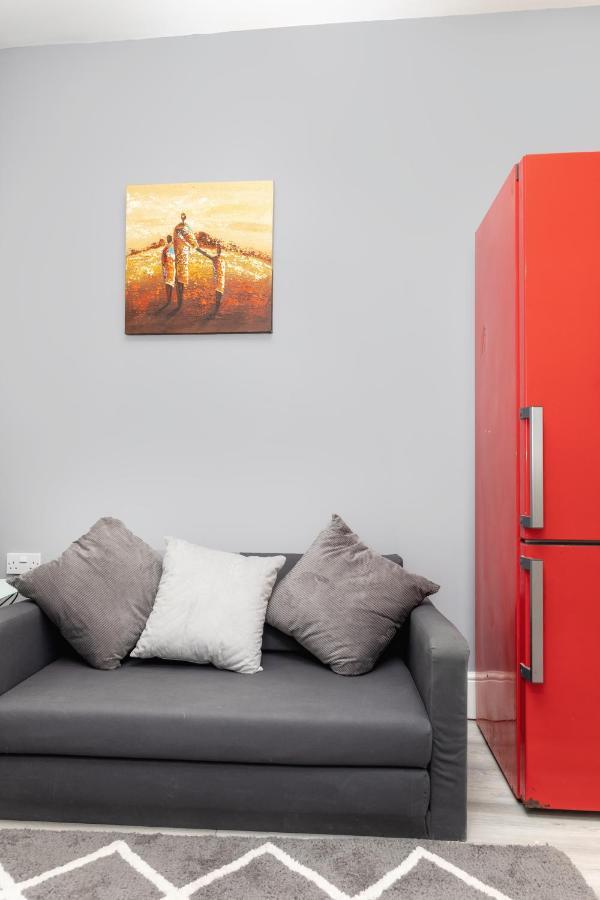 Stockton Town Centre Studio Apartments Free Parking And Wi-Fi 외부 사진