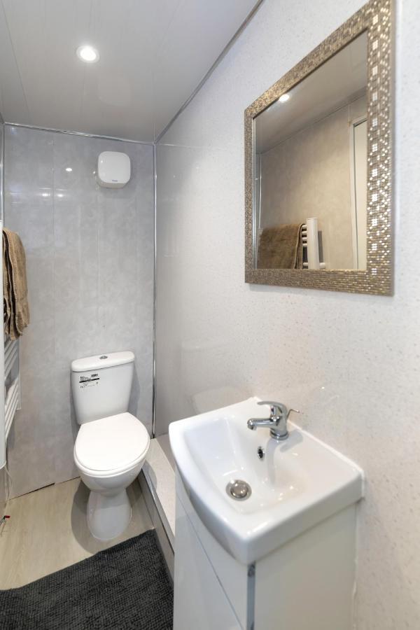 Stockton Town Centre Studio Apartments Free Parking And Wi-Fi 외부 사진