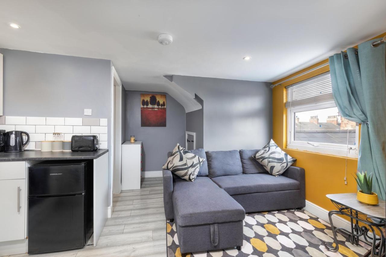 Stockton Town Centre Studio Apartments Free Parking And Wi-Fi 외부 사진