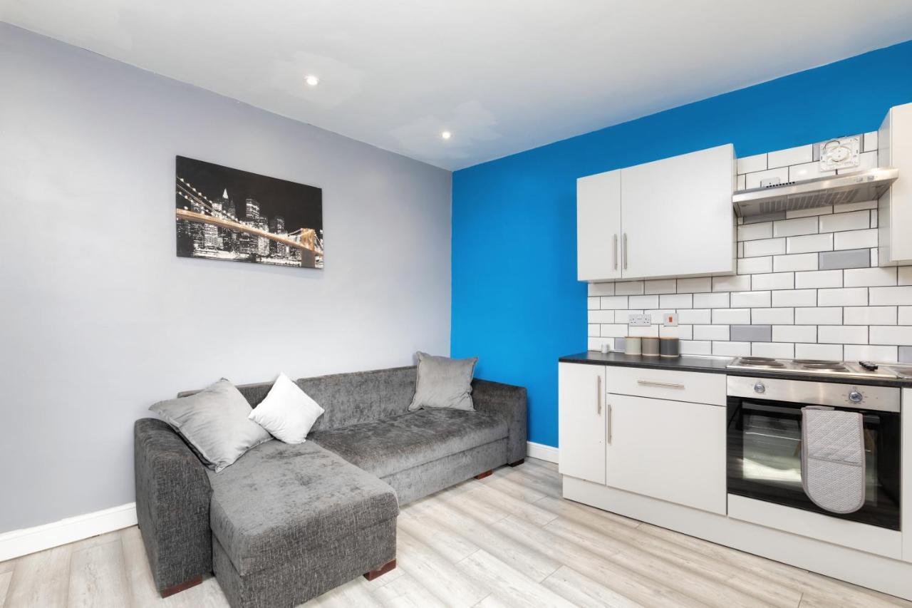 Stockton Town Centre Studio Apartments Free Parking And Wi-Fi 외부 사진