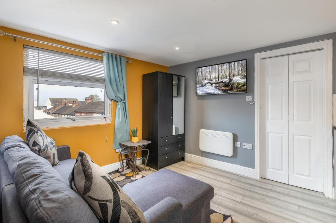 Stockton Town Centre Studio Apartments Free Parking And Wi-Fi 외부 사진